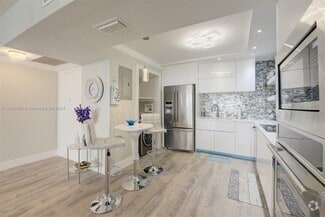 Building Photo - 3725 S Ocean Dr
