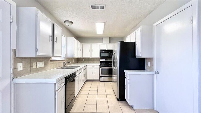 Foto del edificio - 8011 Lazy Ln