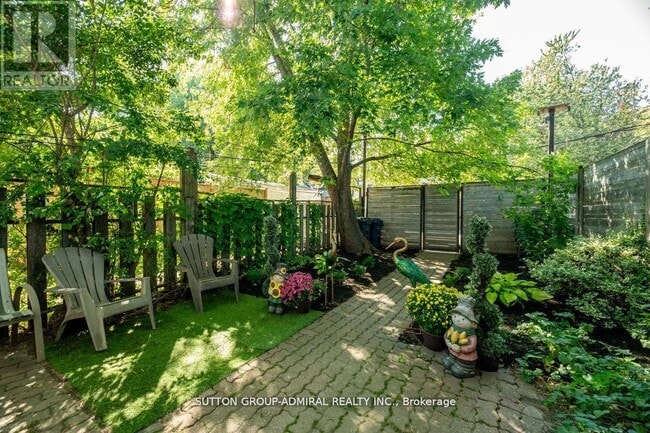 Building Photo - 70 Carlaw Ave