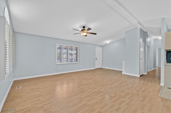 Foto del edificio - 4325 N Amethyst Ave