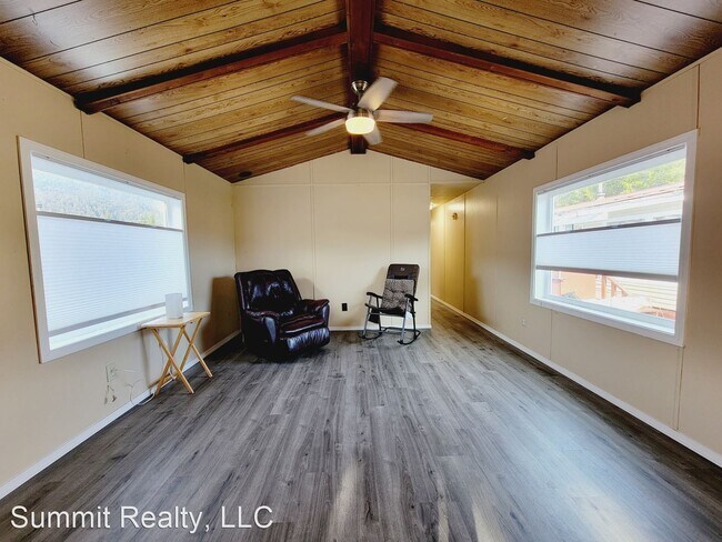 Building Photo - 2 br, 1.5 bath House - 6002 Chatham Dr