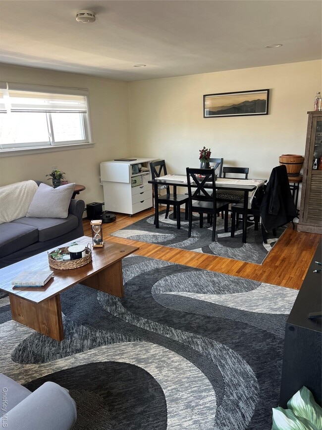 Building Photo - 644 E Olive St