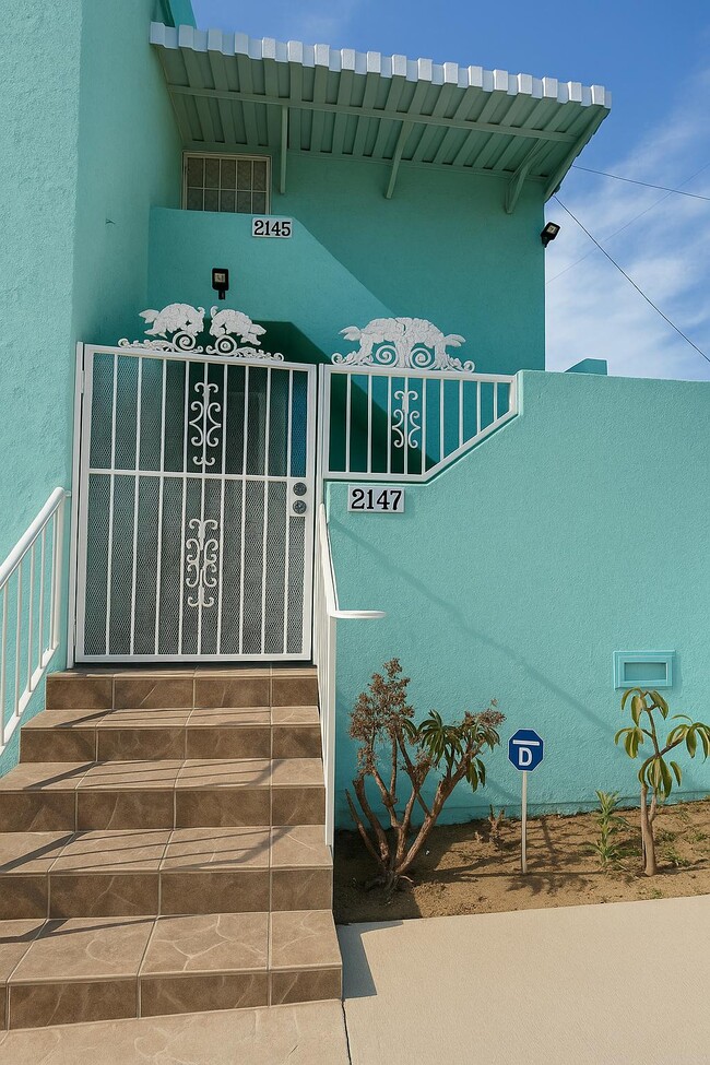 2147 W 104th St, Los Angeles, CA 90047 - 2147 W 104th St House