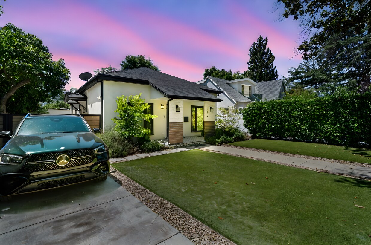 Foto principal - 11038 Blix St