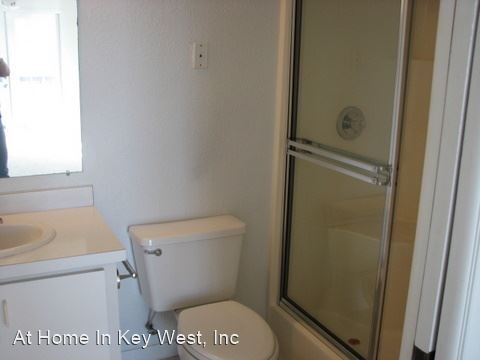 Building Photo - 2 br, 2 bath House - 12 Shore Terrace