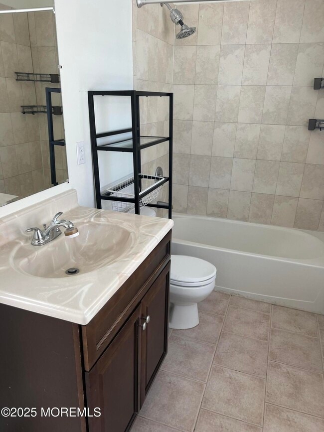 Building Photo - 123 Main St