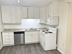 Building Photo - 98 Willarose Dr