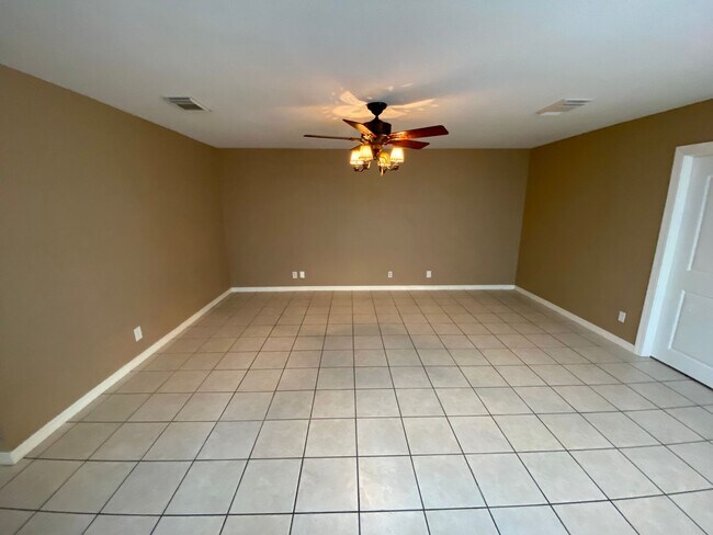 Building Photo - 4 Bedroom 2.5 Bath with Theater and Large ...