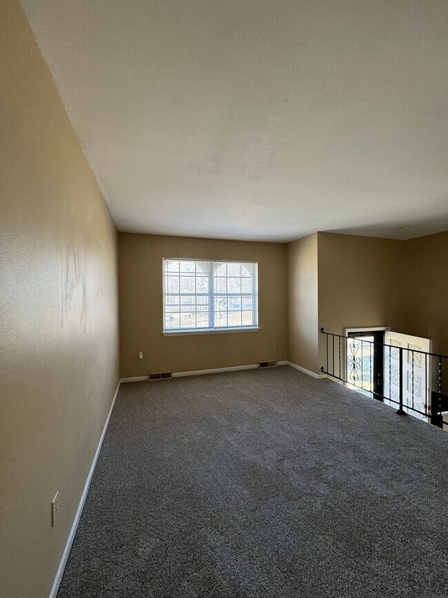 Building Photo - Comfort & Convenience in Shawnee – 3BR Duplex Coming Soon!