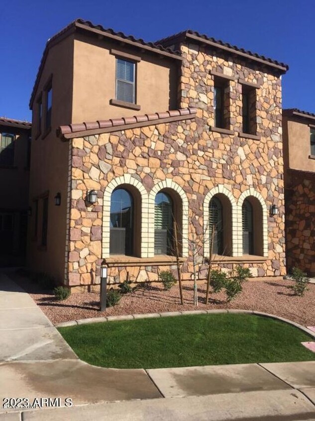 Primary Photo - Beautiful 3 bedroom Chandler Home!