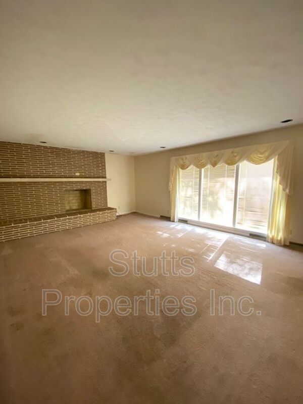 Foto del edificio - 2435 River Rd