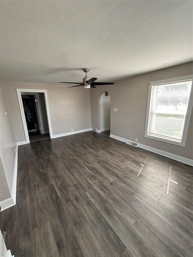 Building Photo - 9047 Davison Rd