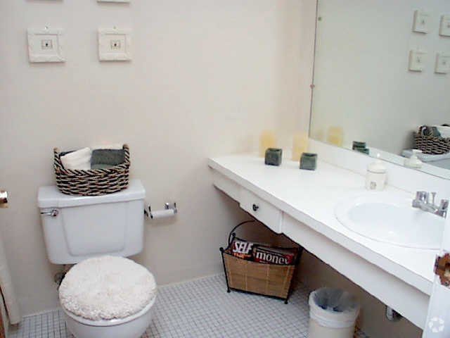 Baño - Sprucewood Apartments