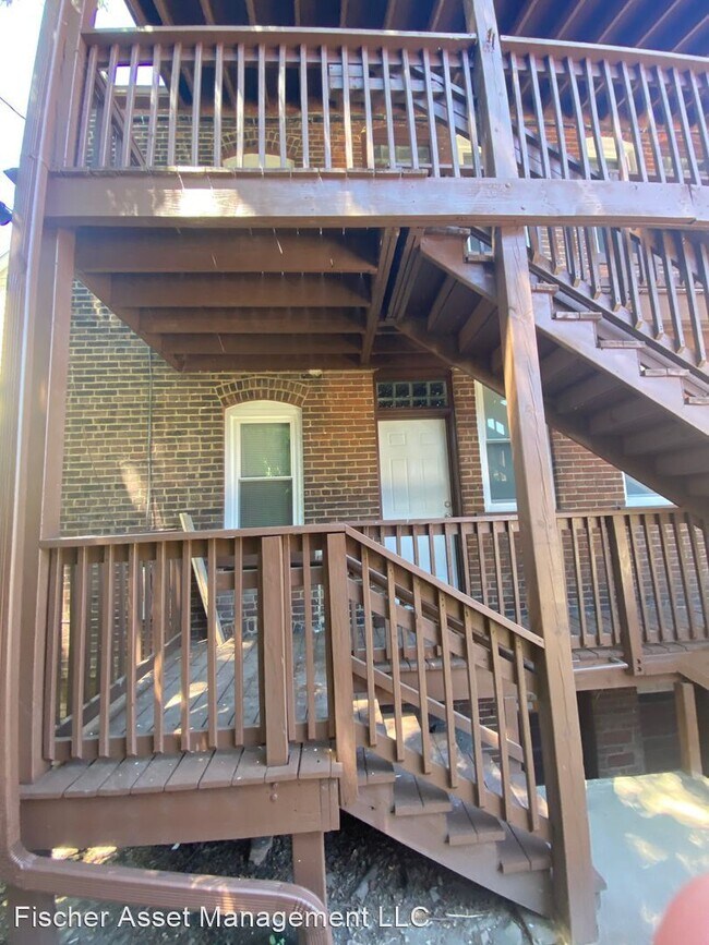 Foto del edificio - 3 br, 1 bath Apartment - 1497-1499 Coutant...