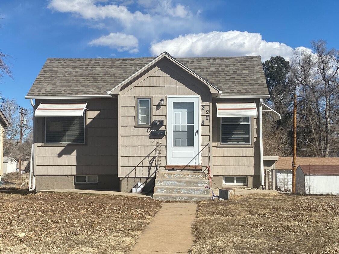 2228 10th Ave Unit Upper, Greeley, CO 80631 Room for Rent in Greeley