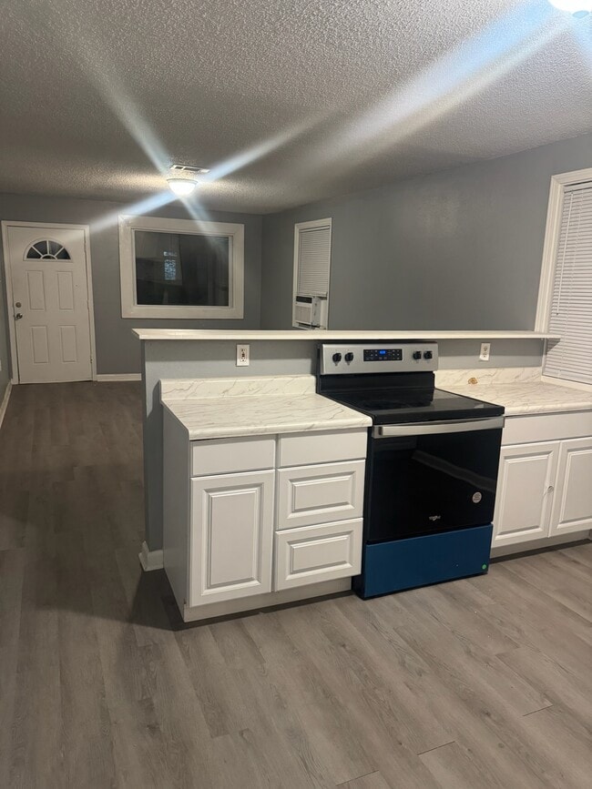 Photo - 516 S Hennessey St Apartment