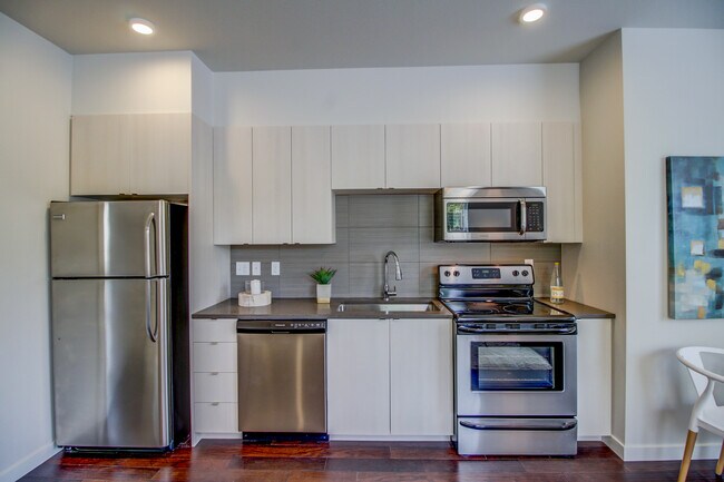 Casa modelo de una habitación - 686 SE Spokane St