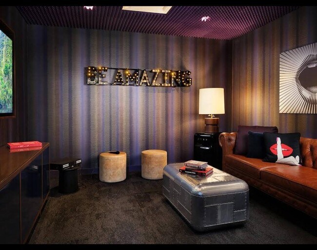 Foto del edificio - 427 Washington Blvd