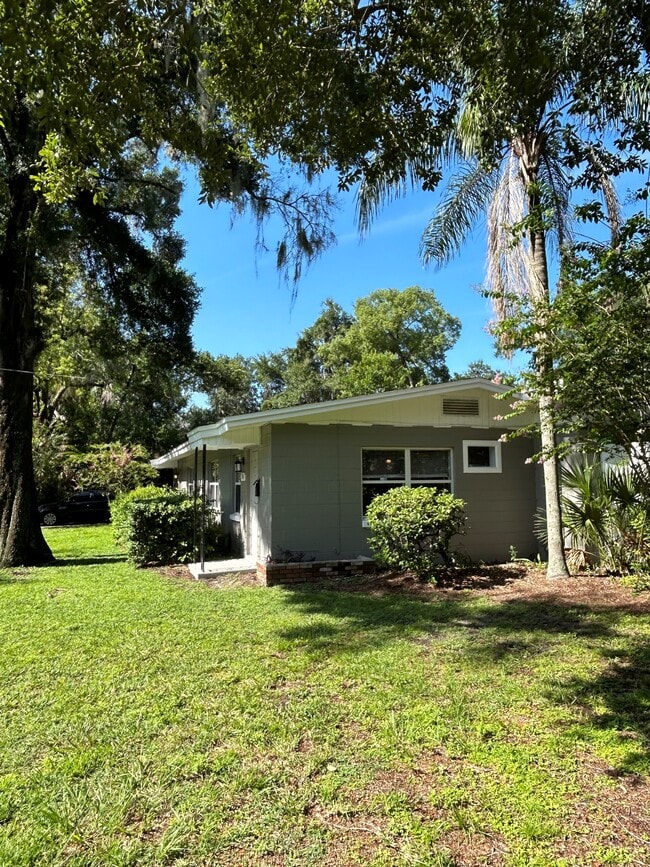 Building Photo - 1104 S Mills Ave