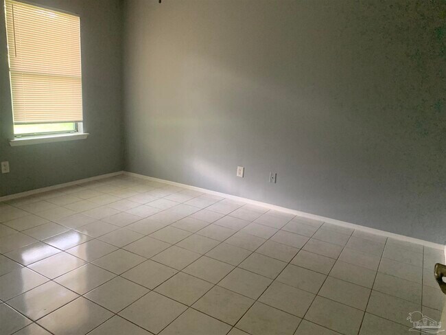 Foto del edificio - 6818 Tiki Ln