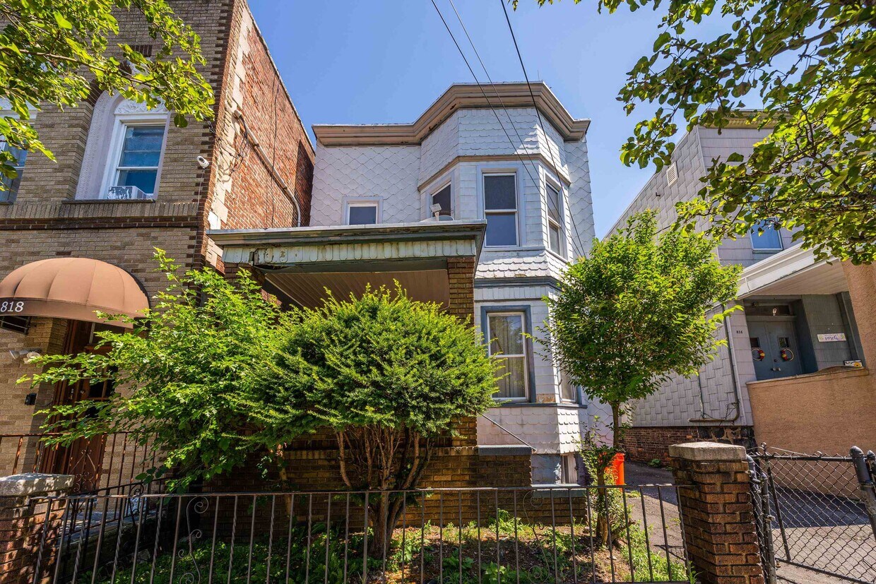 Primary Photo - 816 20th St