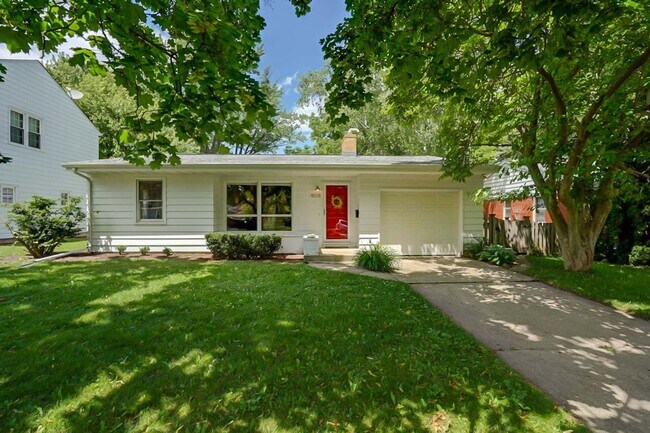 Foto del edificio - Charming West Side Single Family Home with Mid Century Modern feel