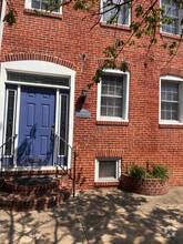 Building Photo - 1005 S Kenwood Ave