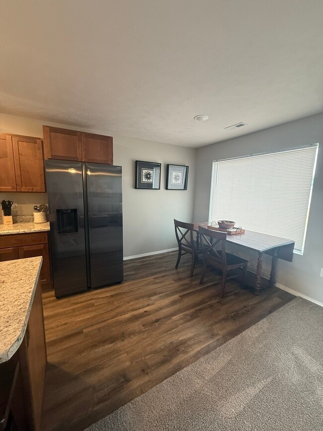 Building Photo - 129 Silver Maple Dr