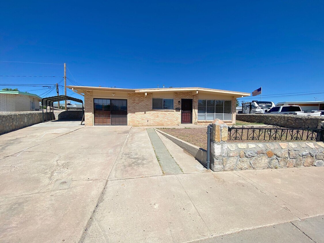 Primary Photo - Northeast El Paso 3 bed with Refrig A/C
