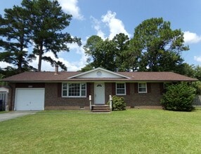 Building Photo - 220 Wildwood Rd