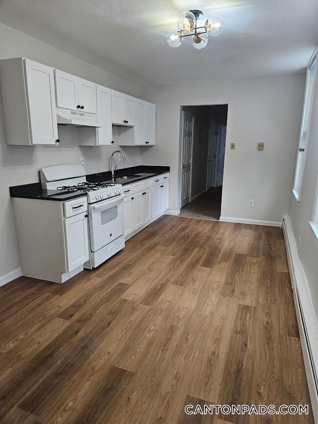 Building Photo - 33 Rockland St