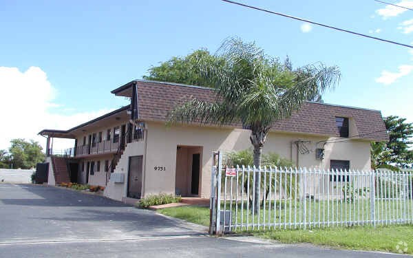 Building Photo - 9751 Wayne Ave