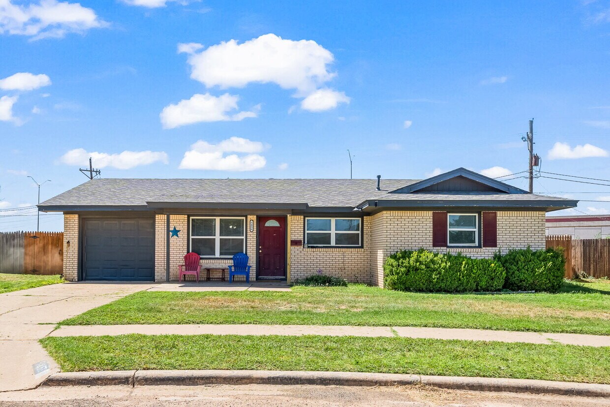 Foto principal - Charming 3/2/1 with Large Backyard