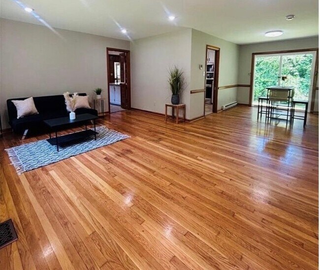Foto del edificio - 4932 Lair Dr