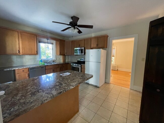 Building Photo - 414 Kenwood Ave Building Photo - 414 Kenwood Ave