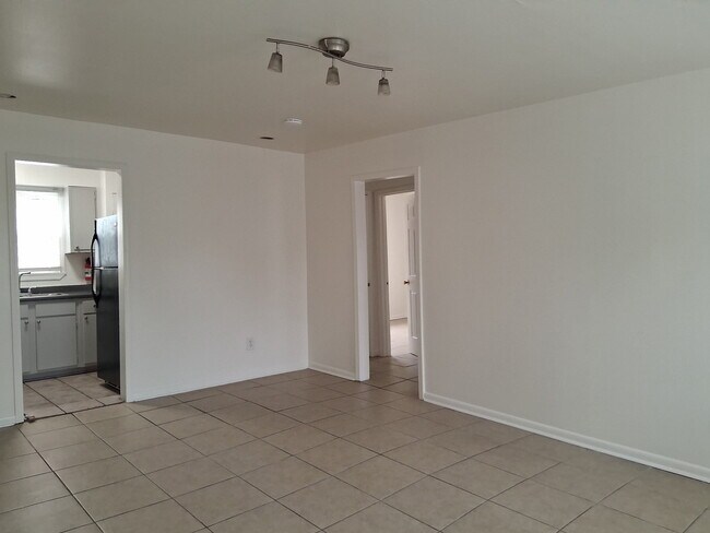 Foto del edificio - 8613 S Claiborne Ave