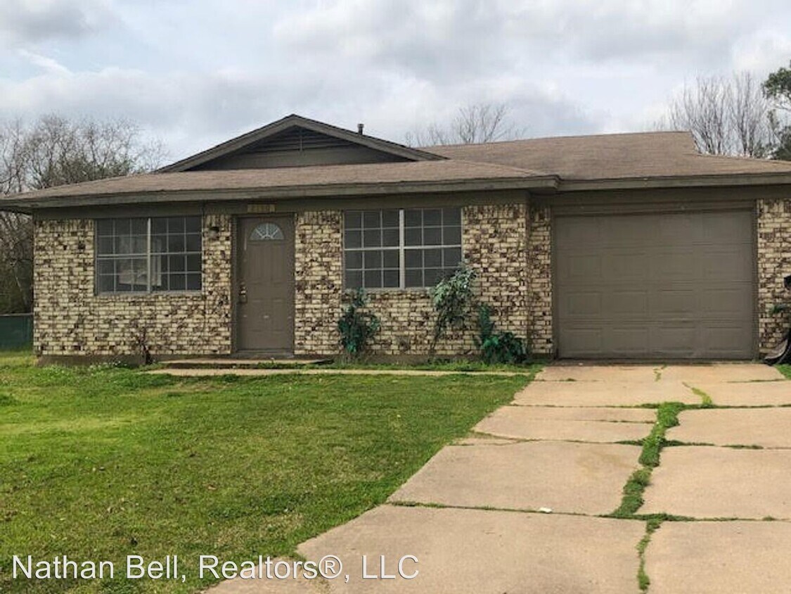 Primary Photo - 4 br, 1.5 bath House - 2100 Wimberly Dr