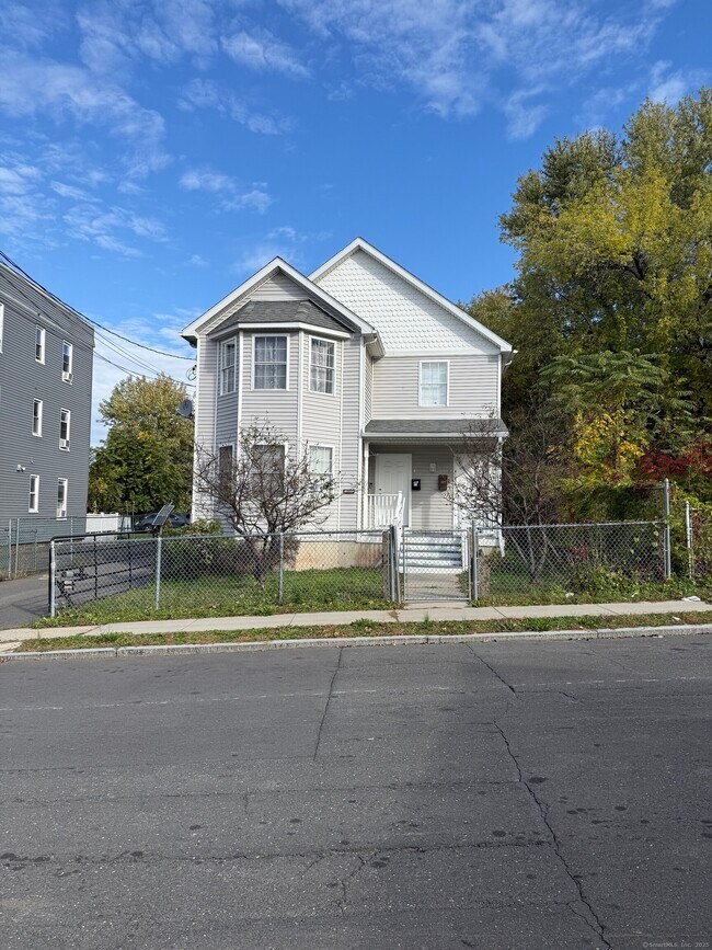 Foto del edificio - 12 Harbison Ave