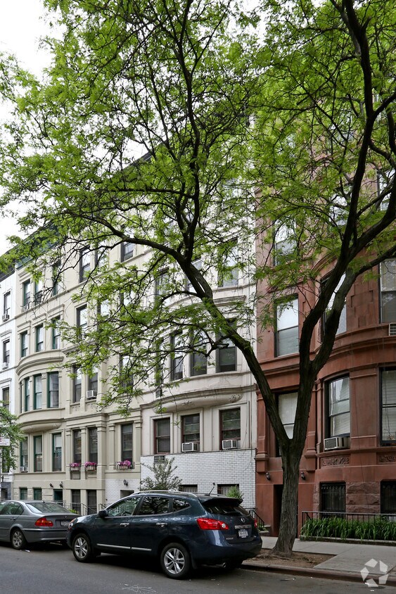 Building Photo - 113 W 75th St