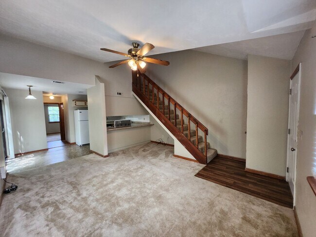Foto del edificio - 3 bedroom town home for rent across from FSU Stadium August 2026 move in $1550 per month