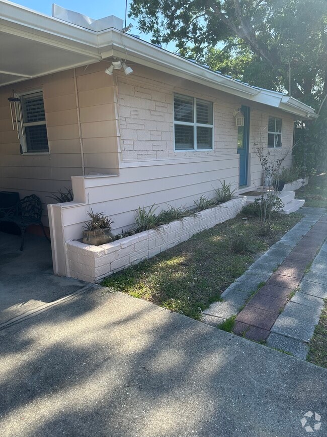 Building Photo - 3035 Hillview St