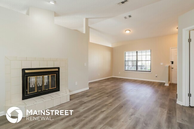 Foto del edificio - 7811 Collins Ridge Blvd E