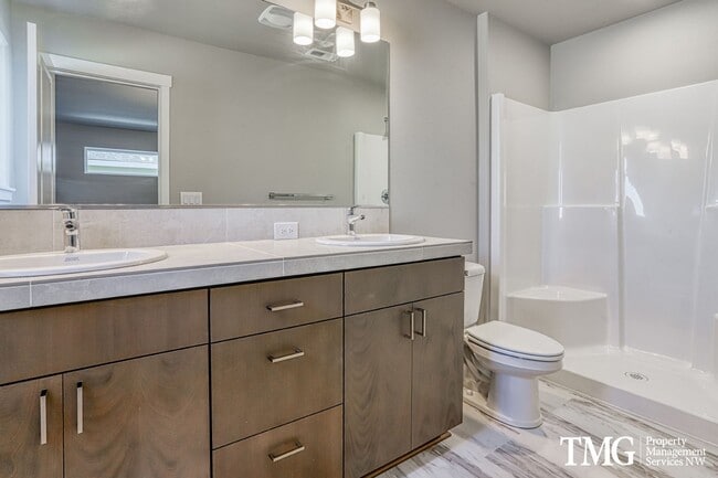 Building Photo - New Eastern Facing Townhome in Minnehaha w...