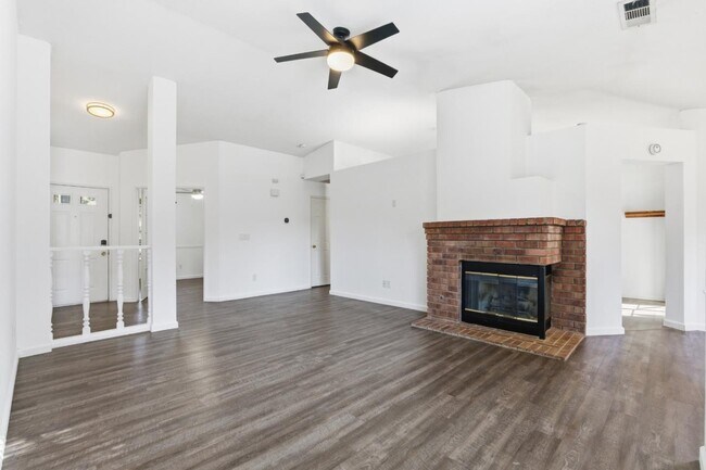 Foto del edificio - 3345 W Stuart Ave