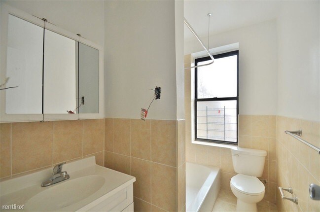 Building Photo - 2 br, 1 bath  - 2126 Tiebout Ave