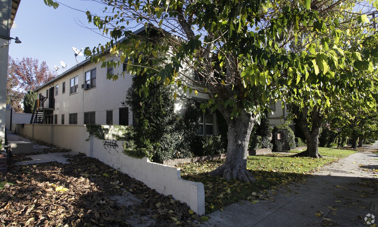 Foto del edificio - 13217-13223 Oxnard St