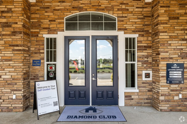 Building Photo - Diamond Club Apartments