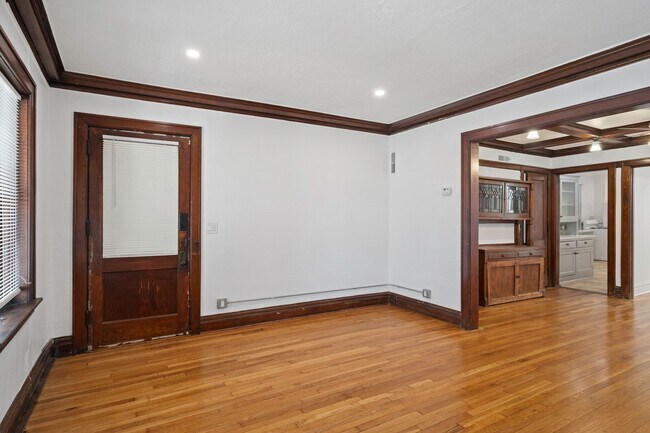 Foto del edificio - 304-306 Gladstone Blvd