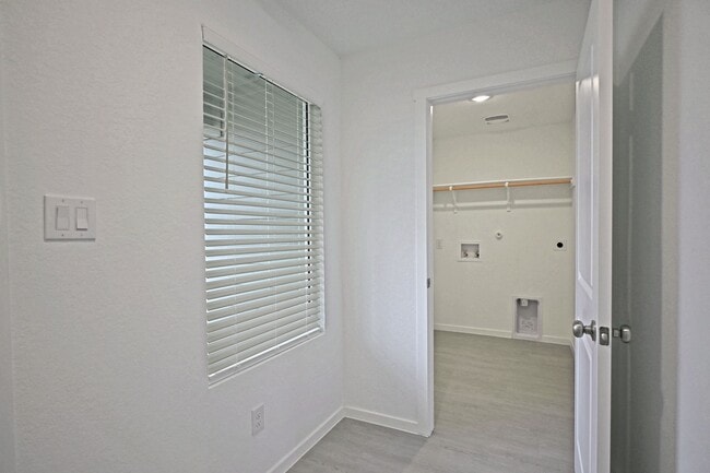 Building Photo - 2412 Shady Grv