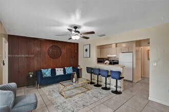 Building Photo - 5807 SW 27th St